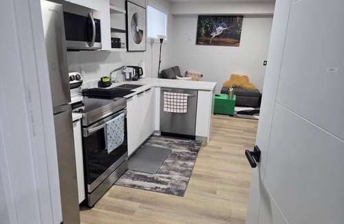 Southwest Edmonton House | Tranquil Getaway. Home located near golf course.Enjoy this calm & stylish suite