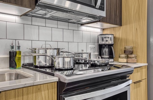 Beltline Apartment | Tranquil Getaway w/ Private Den, Patio & Smart TV