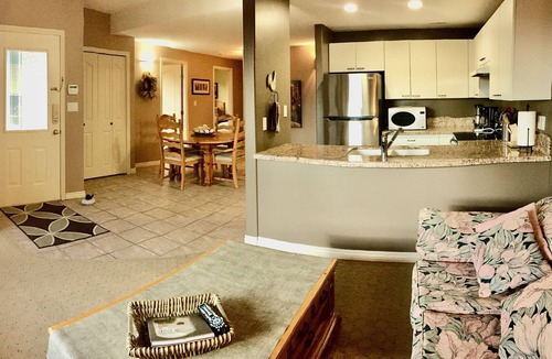Toovey Heights House | Tranquil Toovey Guest Suite w/ Kitchen & Laundry