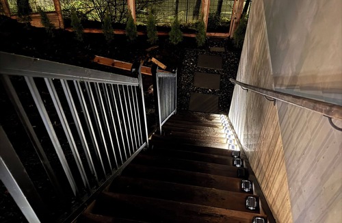 Victoria House | Tremendous 2-bedroom suite in delightful Langford. Clean Privacy