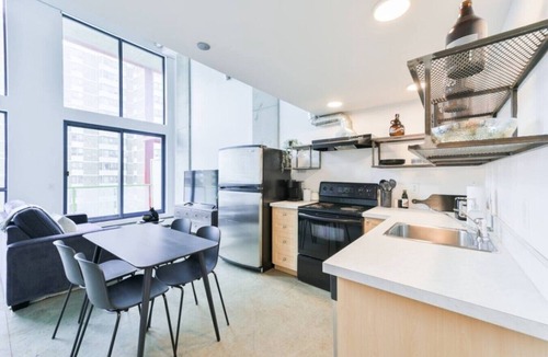 East Village Apartment | Trendy Loft | Downtown | UG Park | Sofa Bed