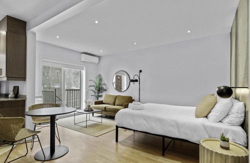 Little Italy Apartment | Trendy Open-Space Studio by Jean Talon Market