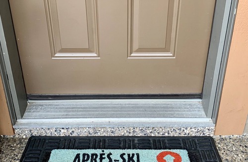 East Kootenay Condo | True Ski-in/Ski-out, golf and biking within minutes. Private hot tub and A/C!