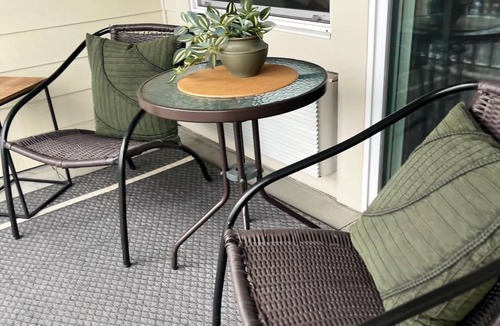 North Glenmore Apartment | UBCO Stylish Studio Condo in Kelowna, BC.