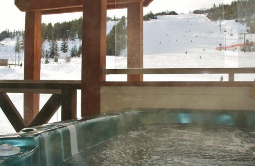 East Kootenay House | Ultimate Slope-Side Stay Ski-In/Out Stunning Mountain Views Hot Tub