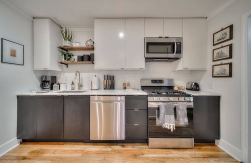 Earlewood House | Unexpected Little Gem Minutes from Downtown