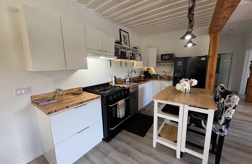 Golden House | Unique Container home. 10 min from town. Stunning Mountain Views!