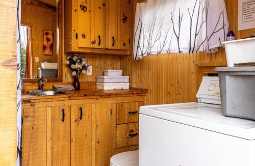 Notre-Dame-Auxiliatrice-de-Buckland Ski Chalet | Unique dome experience: comfort, kitchen, lake, campfire. Open mid-May to Octobe