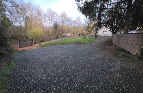 Courtenay Cabin | unique loft space close to town, skiing, biking and hiking