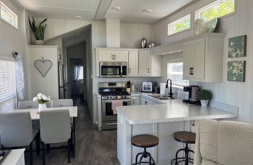 Pointe aux Roches Cottage | Unique Space - Beautiful home on 17th green of golf resort