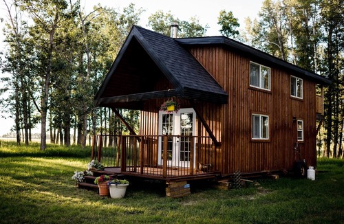 Old Town Cabin | Unique western style cabin surrounded by nature in a bison pasture 🦬