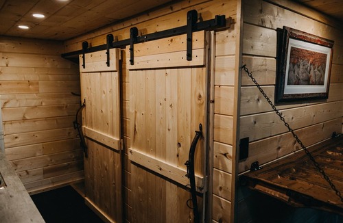 Old Town Cabin | Unique western style cabin surrounded by nature in a bison pasture 🦬