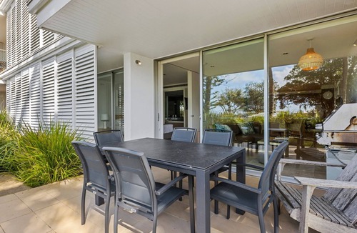Rainbow Beach Apartment | Unit 3 Plantation Resort - Rainbow Beach. Air conditioned. Pool and outdoor spa. Plantation Resort.