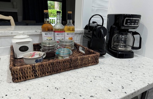 Wilmington House | Updated/Resort StyleSleeps-8-Beach-5 min/Pool/Dining/pickle Ball-Prime location