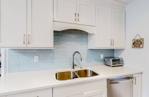 Sea Pines Condo | Updated, waterfront condo with amazing lagoon & golf views from the sunroom