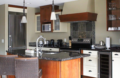 Cougar Creek Condo | Upgraded Cozy 3 Bdrm Corner Suite, Great Mountain Views, Resort and Spa