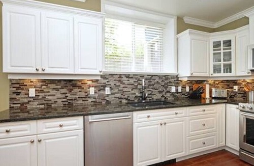 Saanich House | Upscale Character Home with Luxurious Amenities