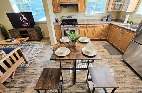 Fleetwood House | Urban Canada Cottage