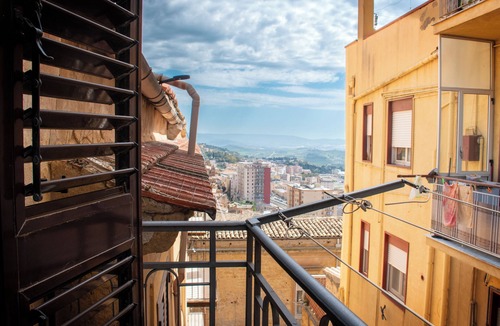 Agrigento Apartment | Urban Chic Apartment offers all the comforts in the center of Agrigento.