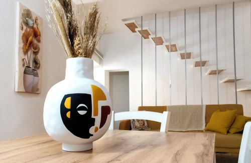 Agrigento Apartment | Urban Chic Apartment offers all the comforts in the center of Agrigento.