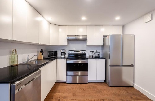 Shaughnessy Village Apartment | Urban Haven, Modern Comfort in Downtown MTL