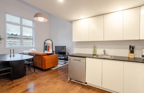 Shaughnessy Village Apartment | Urban Haven, Modern Comfort in Downtown MTL