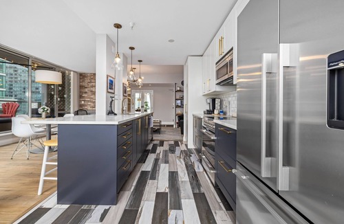 Coal Harbour Condo | Urban Outdoor Oasis in Coal Harbour