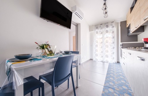 Valdina House | Vacation Home 'Alba's Home - Kandinsky' with Private Terrace, Wi-Fi & Air Conditioning