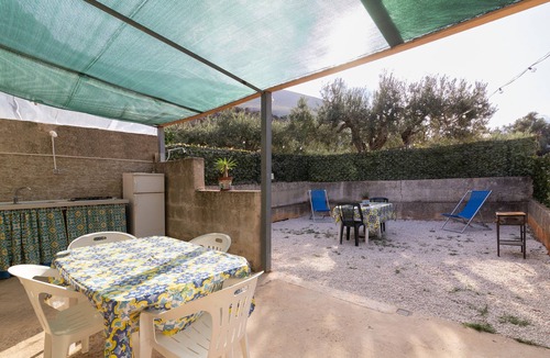 Castelluzzo House | Vacation Home 'Casa Sciacchi' with 2 Terraces & Wi-Fi