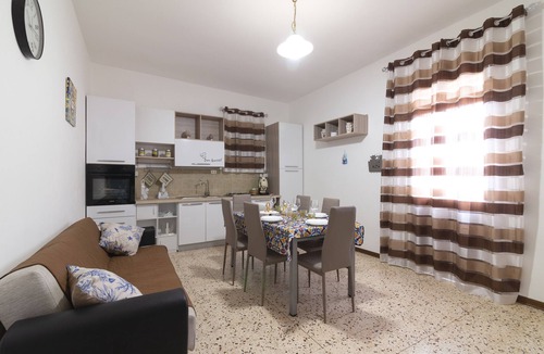 Castelluzzo House | Vacation Home 'Casa Sciacchi' with 2 Terraces & Wi-Fi