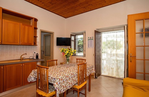 Capri Leone House | Vacation Home "La Casuzza Di Sara" with Private Terrace & Wi-Fi