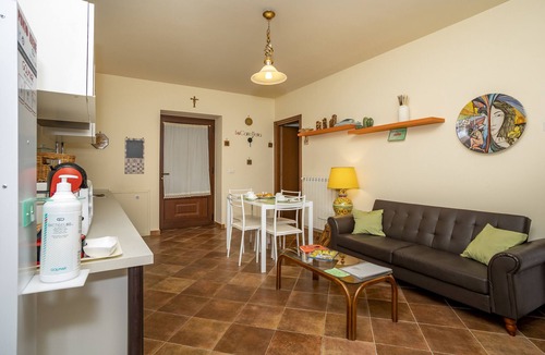 Mistretta House | Vacation Home "La Carretteria" with Private Terrace, Shared Garden & Wi-Fi