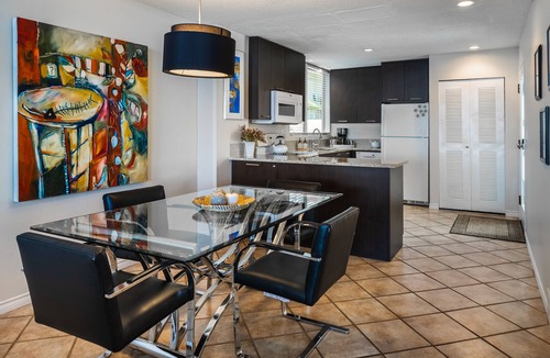 North Oyster Resort | Van. Island Waterfront Paradise.OUTDOOR POOL, HOT TUB, TENNIS COURT!