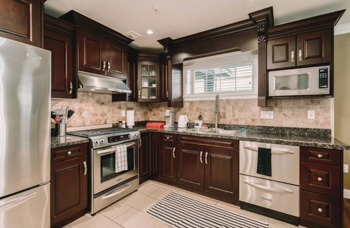 Mount Pleasant House | Vancouver - Beautiful and Bright 3bdrm Home