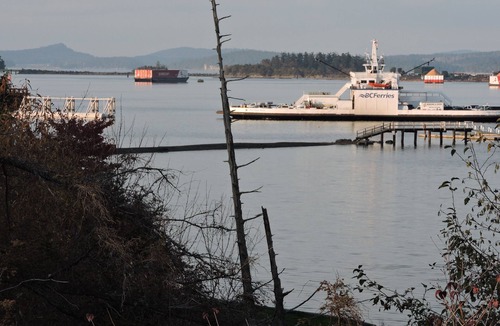 Crofton House | Vancouver Island Ocean Front Suite - hike, visit wineries or just relax!