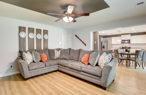 Sumter House | 'Vibe Villa' w/Backyard ~ 8 Mi to Shaw AFB!