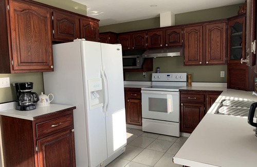Central Okanagan House | Victoria St STR in Peachland BC - 5 mins from the beach