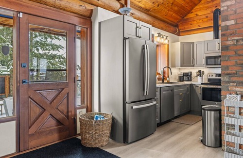 Vernon Cabin | View Point Lodge - View, Hot Tub, Sauna, Cold Plunge, PuttPutt
