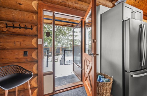 Vernon Cabin | View Point Lodge - View, Hot Tub, Sauna, Cold Plunge, PuttPutt
