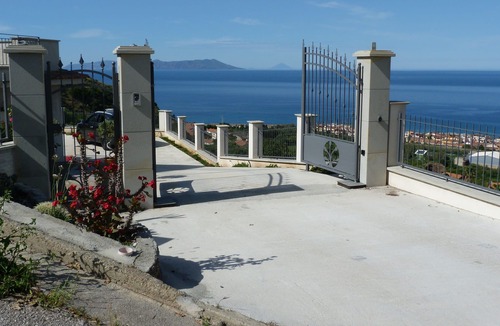 Gioiosa Marea House | Villa 1,5km From the Sea with a fantastic view