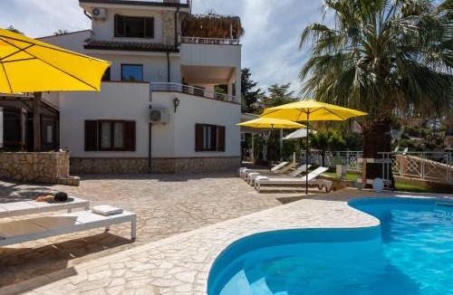 Torre Colonna-sperone House | Villa al mare con piscina tra Palermo e Cefalù