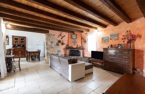 Buseto Palizzolo Villa | Villa Anna with Private Pool, Mountain Views, Wi-Fi, and Air Conditioning
