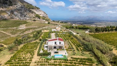 Alcamo Villa | Villa Bonifato alloggo a uso turistico vista sulle campagne e sul mare siciliano
