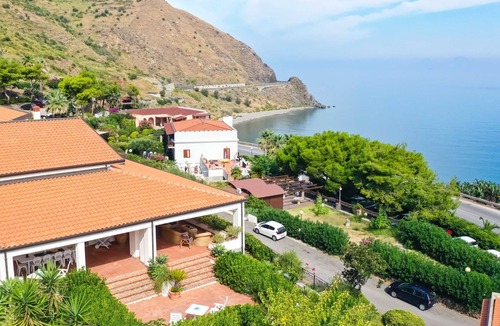 Gioiosa Marea Villa | Villa by the sea "Villa Fortunato"