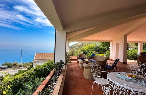 Gioiosa Marea Villa | Villa by the sea "Villa Fortunato"