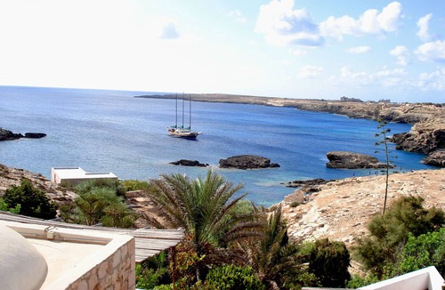 Lampedusa Villa | Villa Casa degli Elimi dammuso by the sea in exclusive bay in Lampedusa