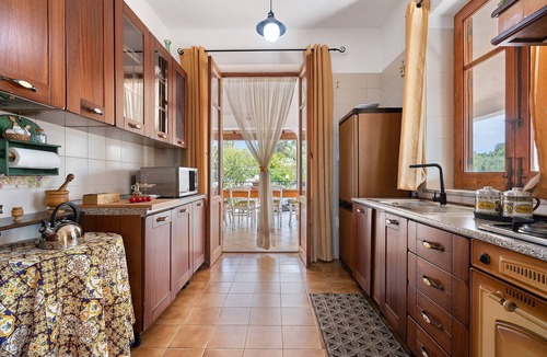 Partinico Villa | Villa 'Casa di Zoe' with Private Terrace, Wi-Fi, and Air Conditioning
