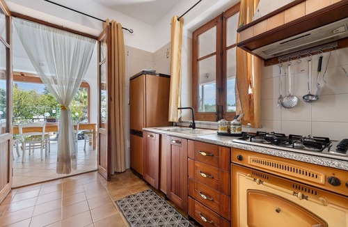 Partinico Villa | Villa 'Casa di Zoe' with Private Terrace, Wi-Fi, and Air Conditioning