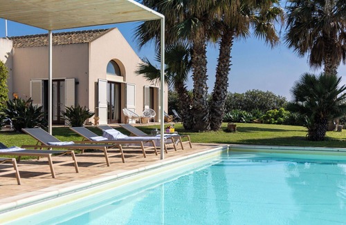 Trapani Villa | Villa Casale-Villa in Sicily with pool and sea views