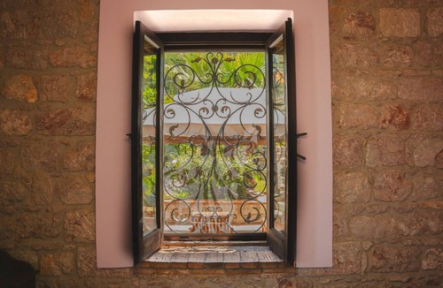 Acquedolci Villa | Villa Caterina is situated on a rock and surrounded by extensive countryside. Wooden ceilings, stone walls and antique Sicilian decorations define the character of this impressive villa.The villa consists of a large living room with a fireplace, a spacio